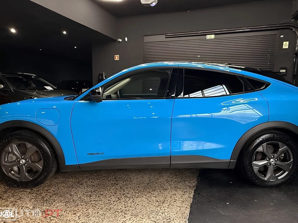 Ford Mustang Mach-E 75.7 kWh Base