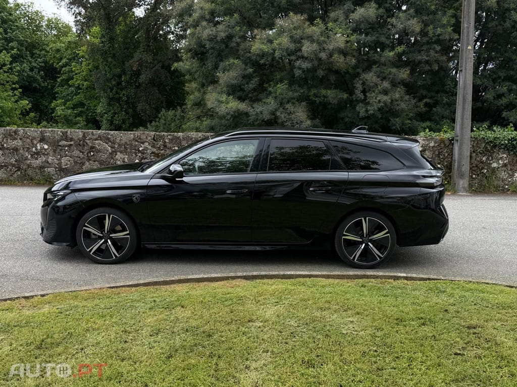 Peugeot 308 SW Peugeot 308 SW 1.6 Hybrid 225cv GT Pack e‑EAT8 • 2024 • 51.735 km • Garantia de fábrica até maio de 2027. REVISÃO OFICIAL FEITA. Viseu