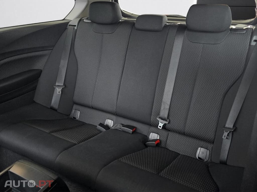 BMW 114 i — fotografia 11