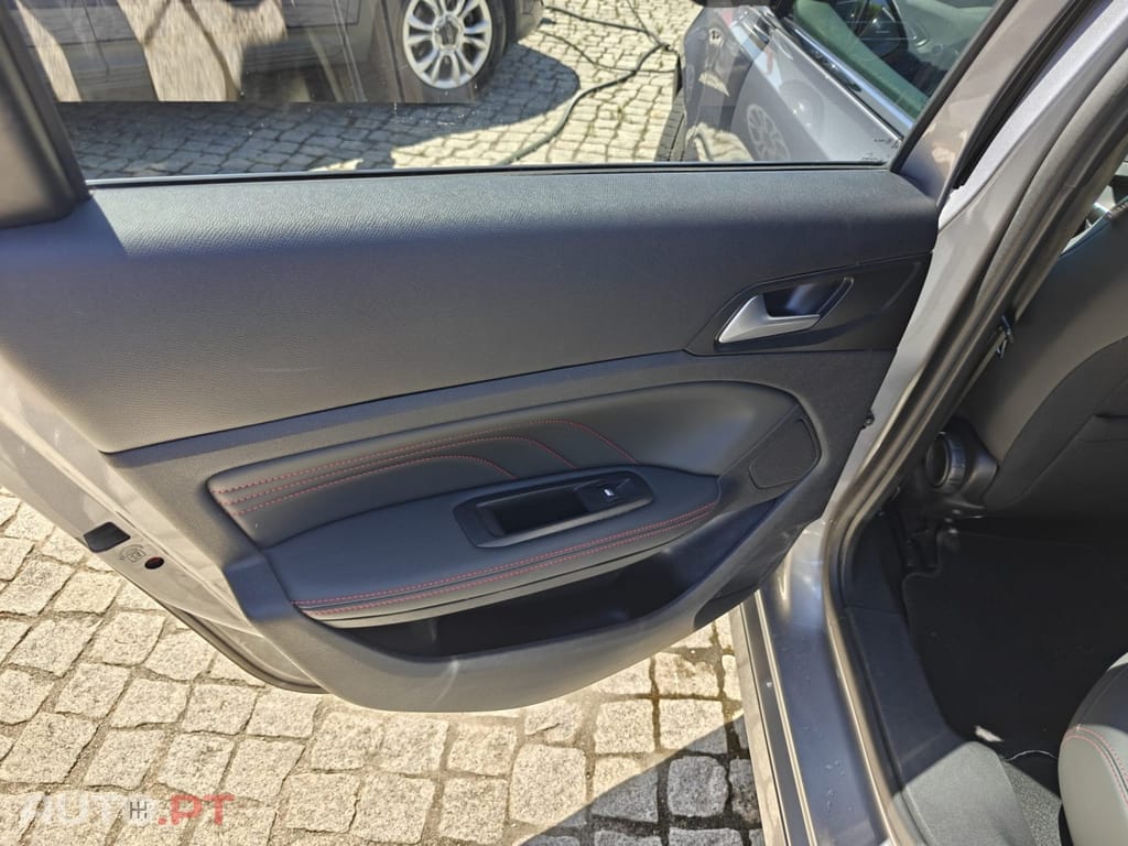 Peugeot 308 SW 1.5 BlueHDi GT EAT8 — fotografia 21