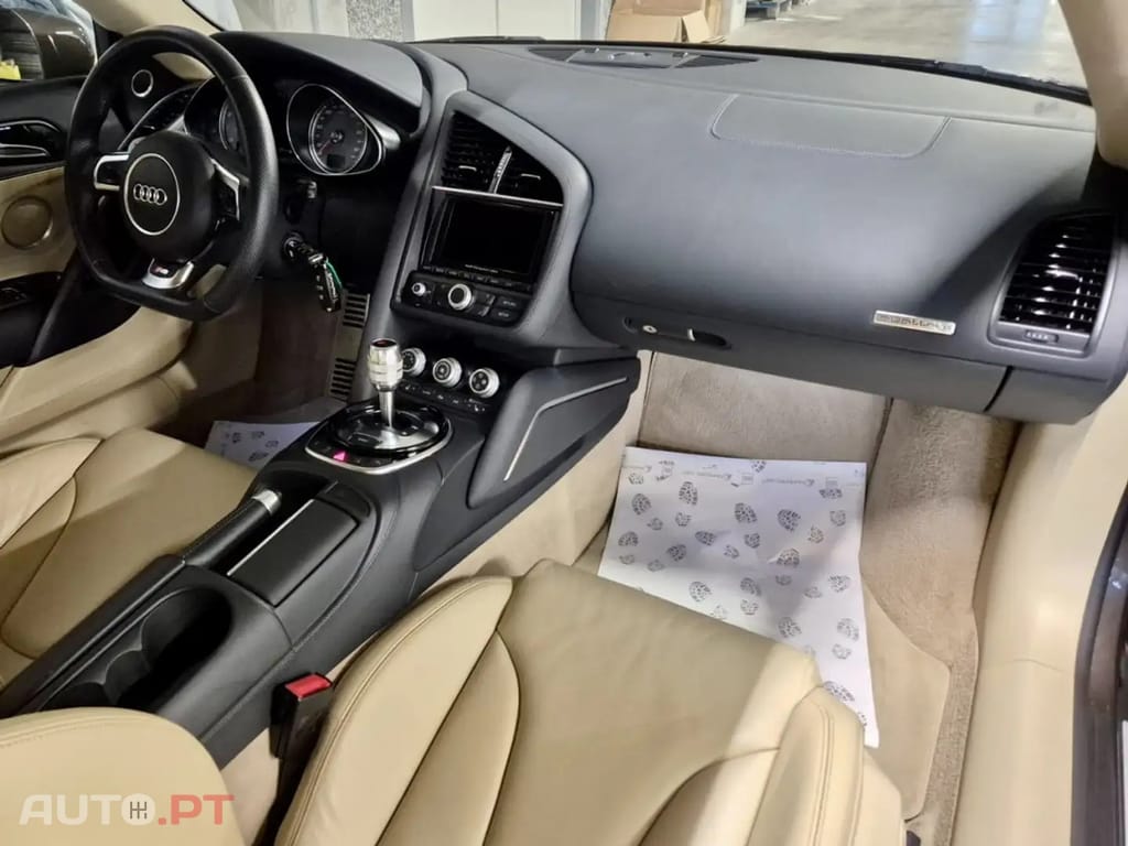 Audi R8 4.2 FSi Quattro