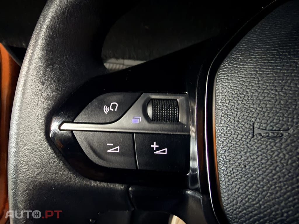 Peugeot E-2008 50 kWh Active Pack