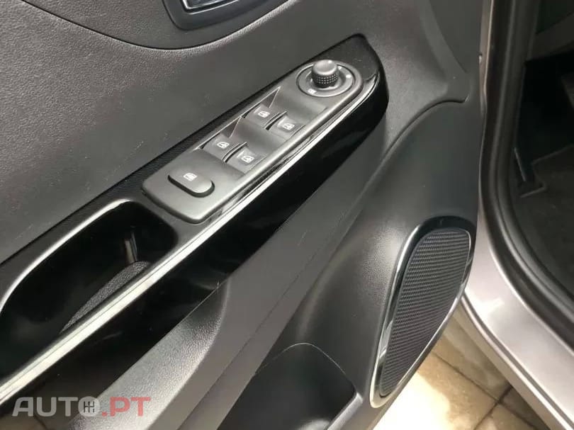 Renault Captur 0.9 TCE — fotografia 19