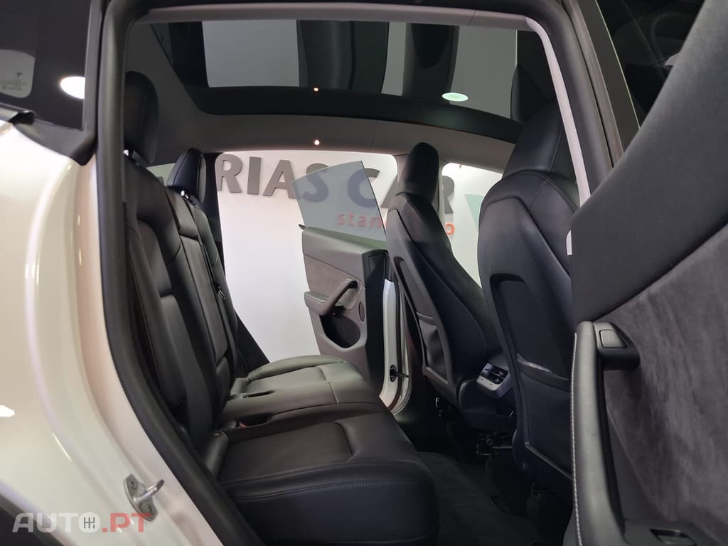 Tesla Model Y Standard RWD