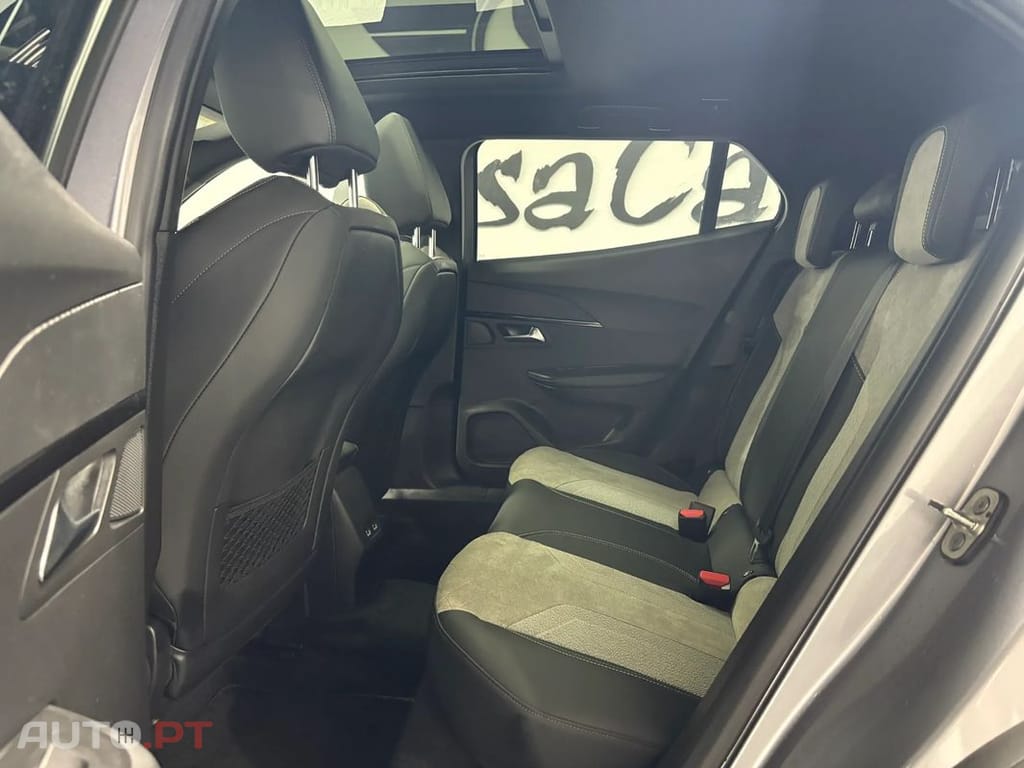 Peugeot E-2008 50 kWh GT