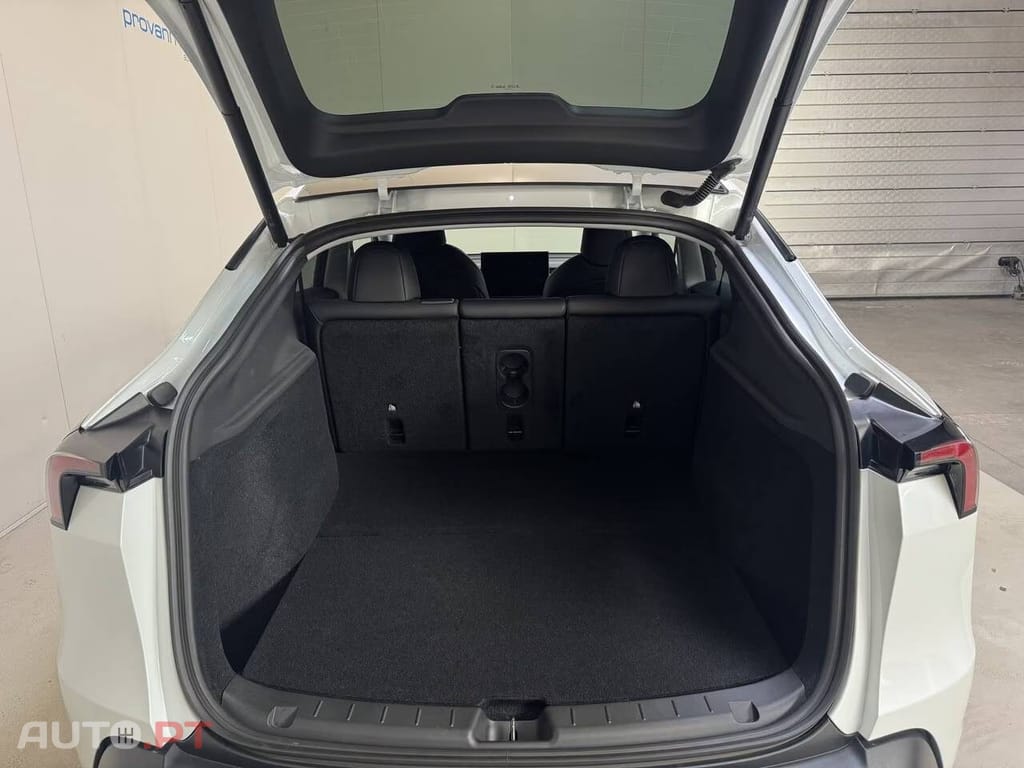 Tesla Model Y Standard Range