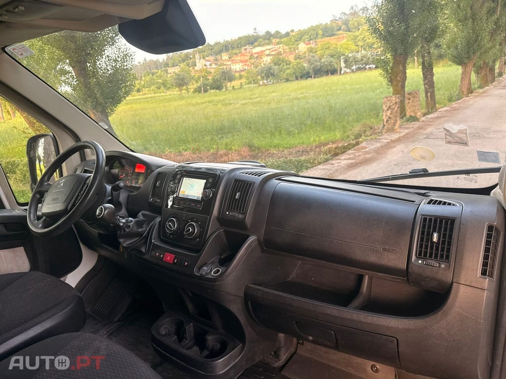 Peugeot Boxer 2.0 BlueHDi 330 L2H2 Premium