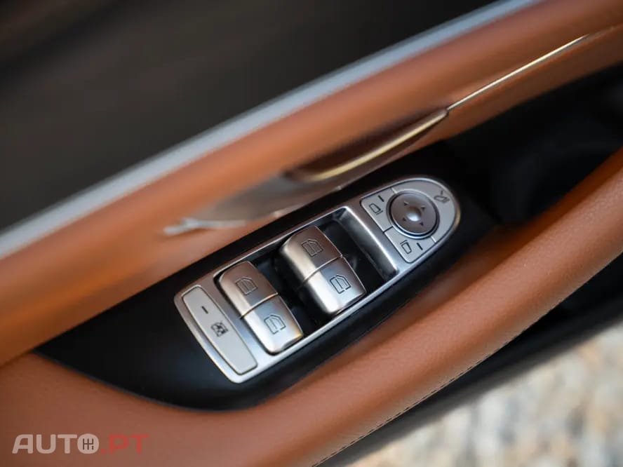 Mercedes-Benz E 300 de 4Matic 9G-TRONIC AMG Line
