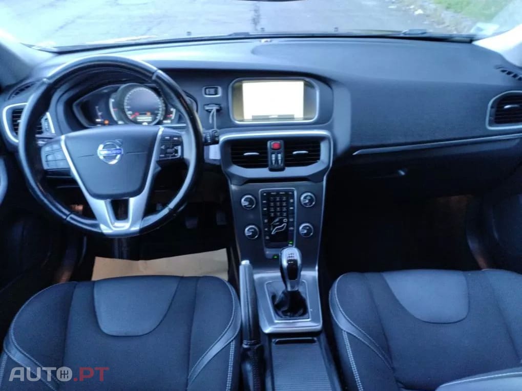 Volvo V40 2.0 D4 R-Design Summum
