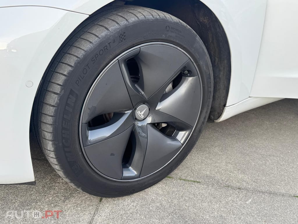 Tesla Model 3 Tração Traseira