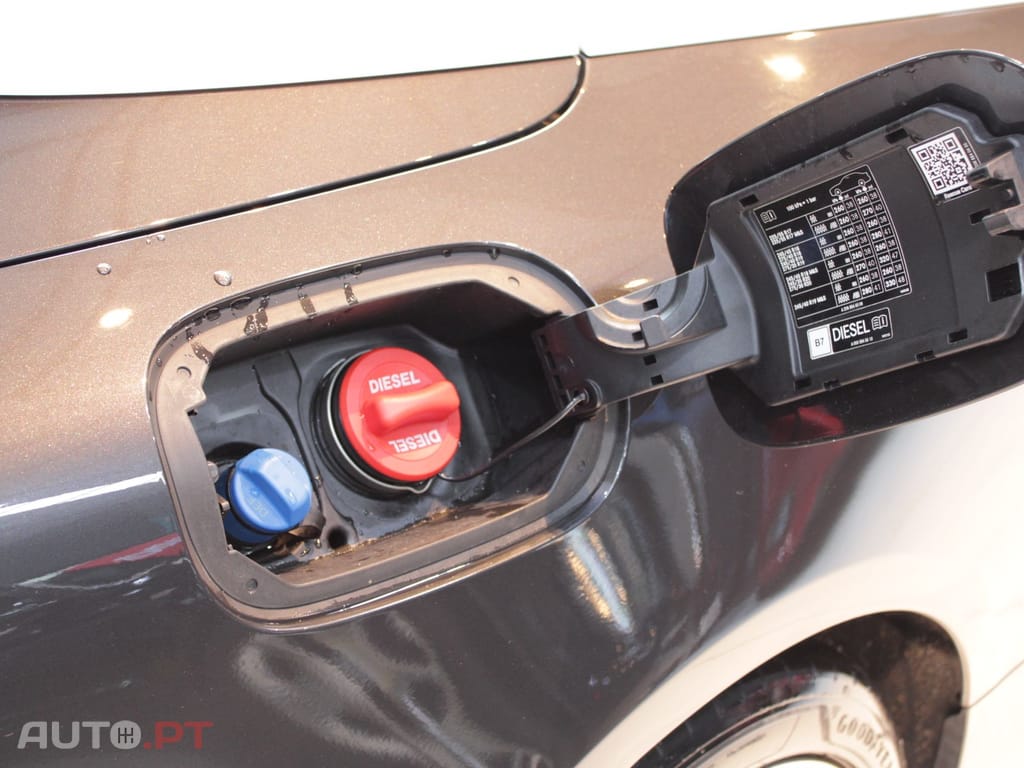 Mercedes-Benz E 220 AMG LINE