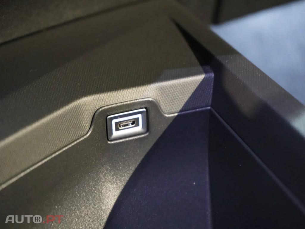 Peugeot 3008 1.2 Hybrid Allure e-DCS6