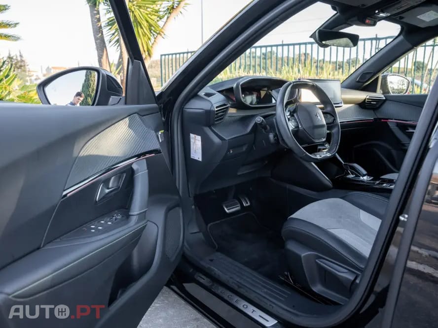 Peugeot E-2008 50 kWh GT