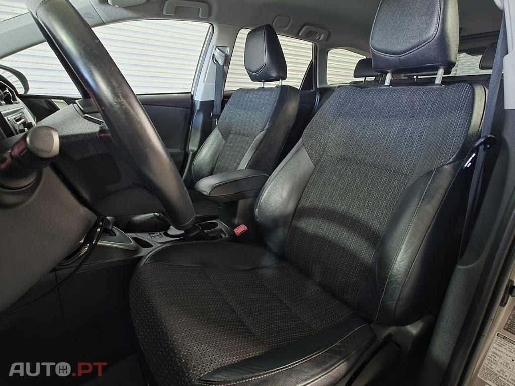 Toyota Auris Touring Sports 1.8 HSD Exclusive - Adaptada A Pessoas Com Mobilidade Reduzida