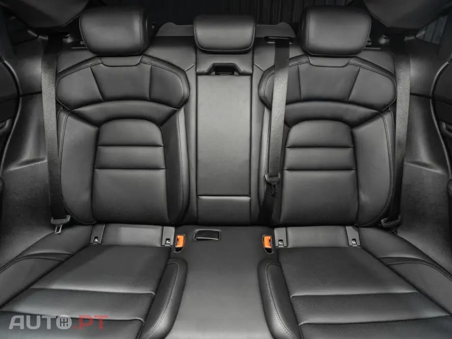 Porsche Taycan 4