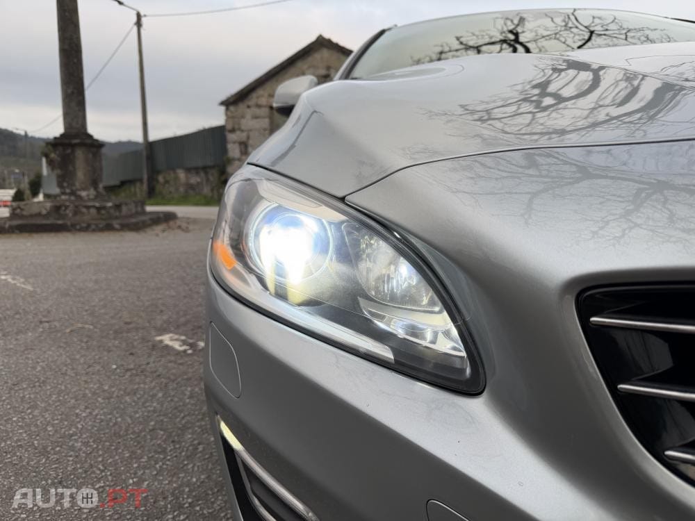 Volvo V60 D6 Plug-In-Hybrid AWD Geartronic Pure Limited