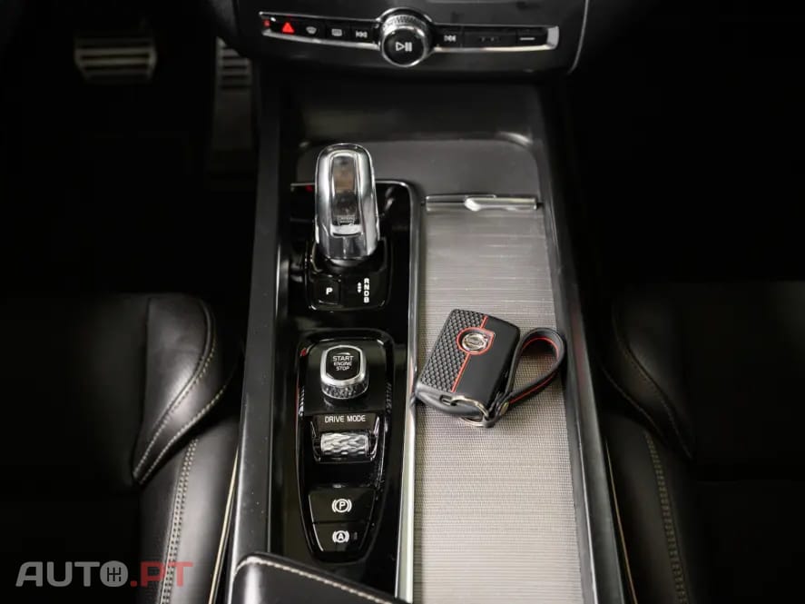 Volvo XC60 2.0 T8 PHEV R-Design AWD