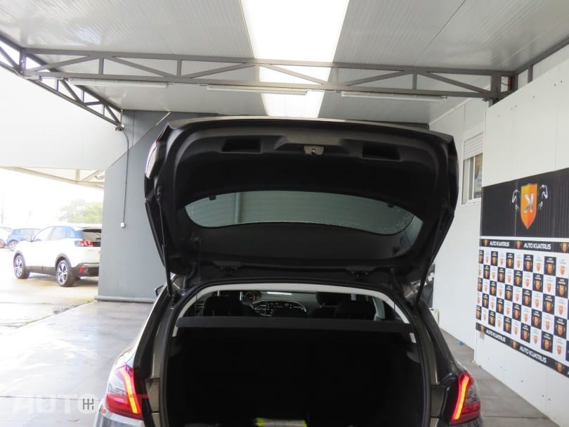 Peugeot 308 1.5 BlueHDi Business Line