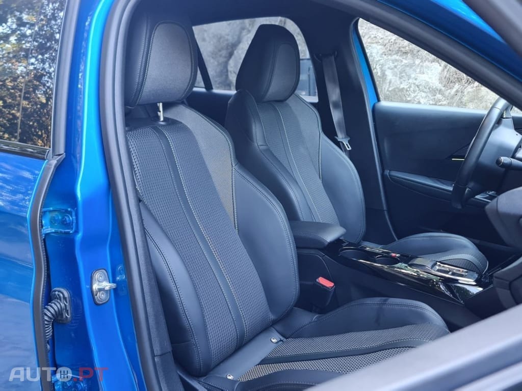 Peugeot E-208 GT