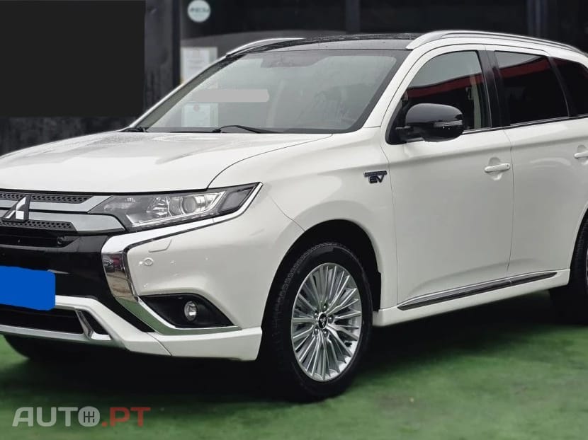 Mitsubishi Outlander 2.4L PHEV TWIN MOTOR 4WD INVITE