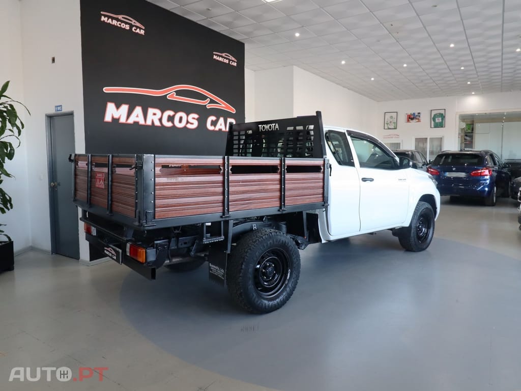 Toyota Hilux 2.4 D-4D 4WD CE CH