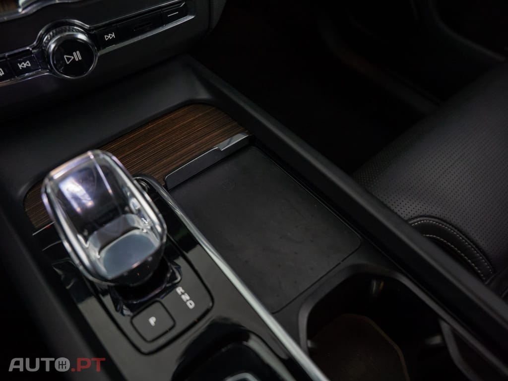 Volvo XC60 2.0 T6 PHEV Plus Dark