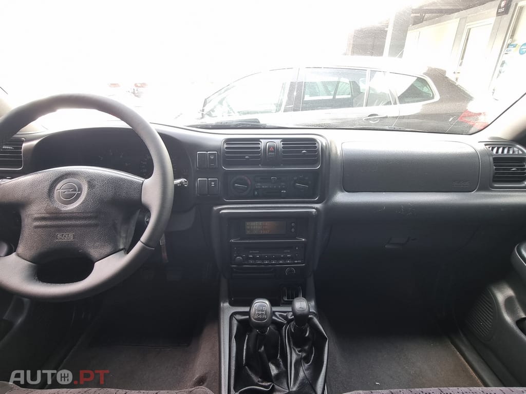 Opel Frontera 2.2 DTi Sport