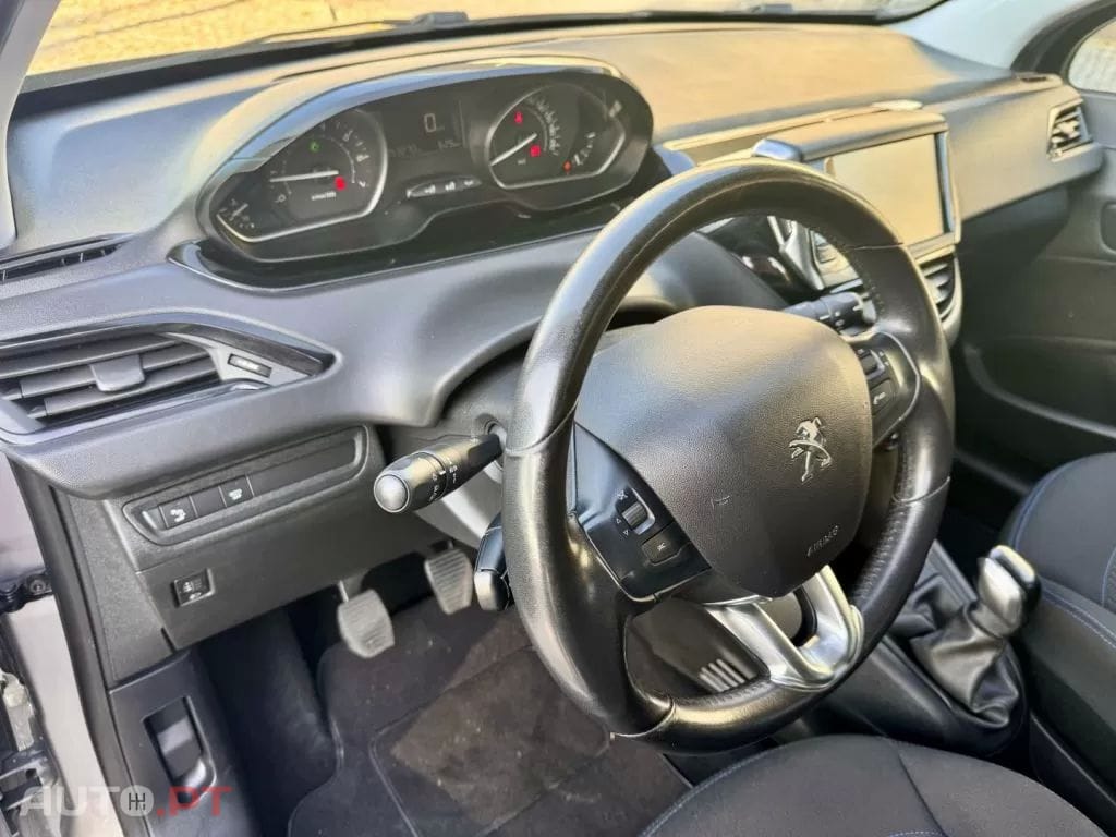 Peugeot 208 1.2 PureTech Signature