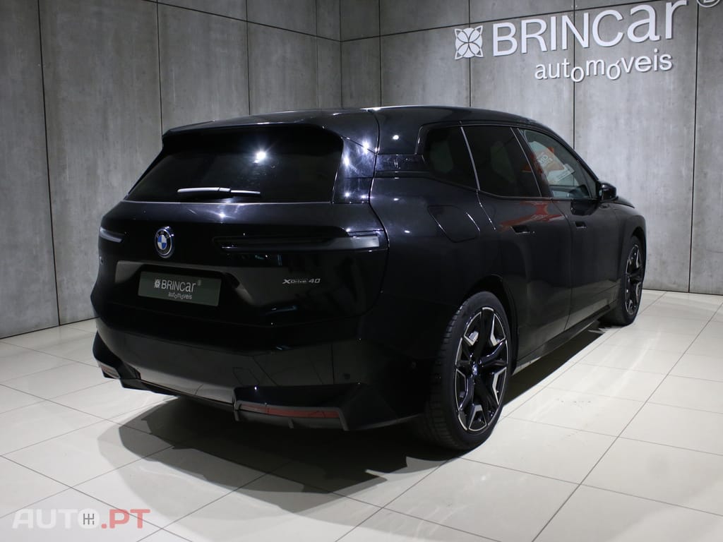 BMW iX xDrive 40 Pack Desportivo