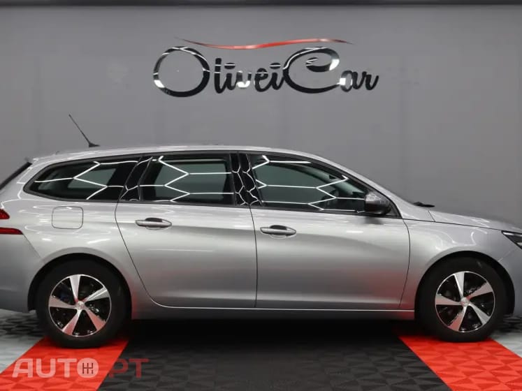 Peugeot 308 SW 1.5 BlueHDI Active — fotografia 2