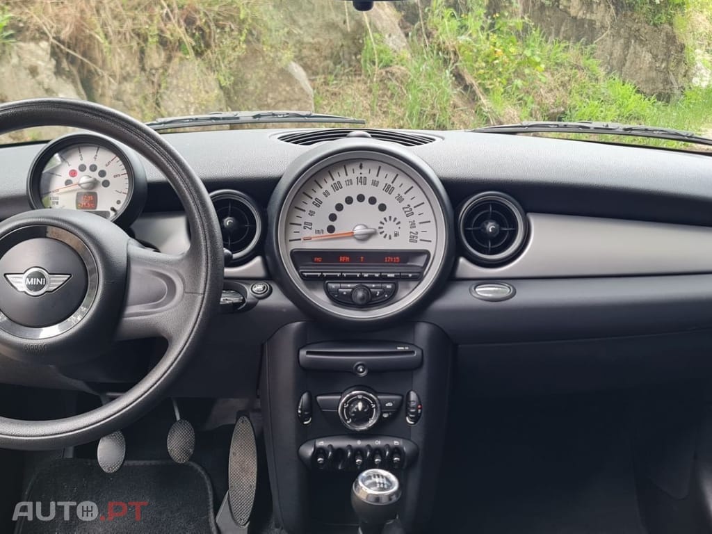 MINI Cooper Cooper D
