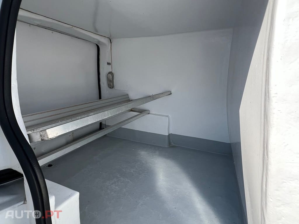 Renault Kangoo Isotérmica com Sistema de frio.