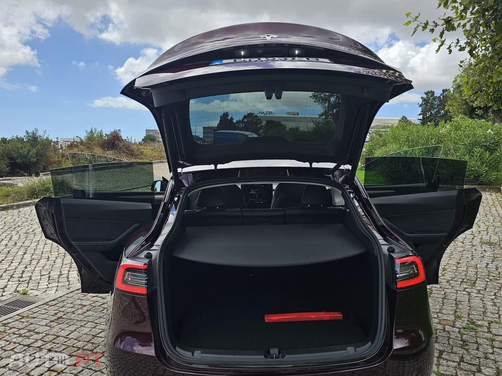 Tesla Model Y Long Range AWD