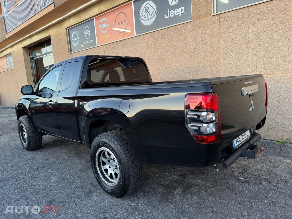 Mitsubishi L200 2.3 DI-D Strakar CD Connect Edition 4WD