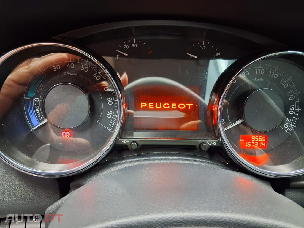 Peugeot 3008 2.0 HDi Hybrid4 Limited Edition — fotografia 13
