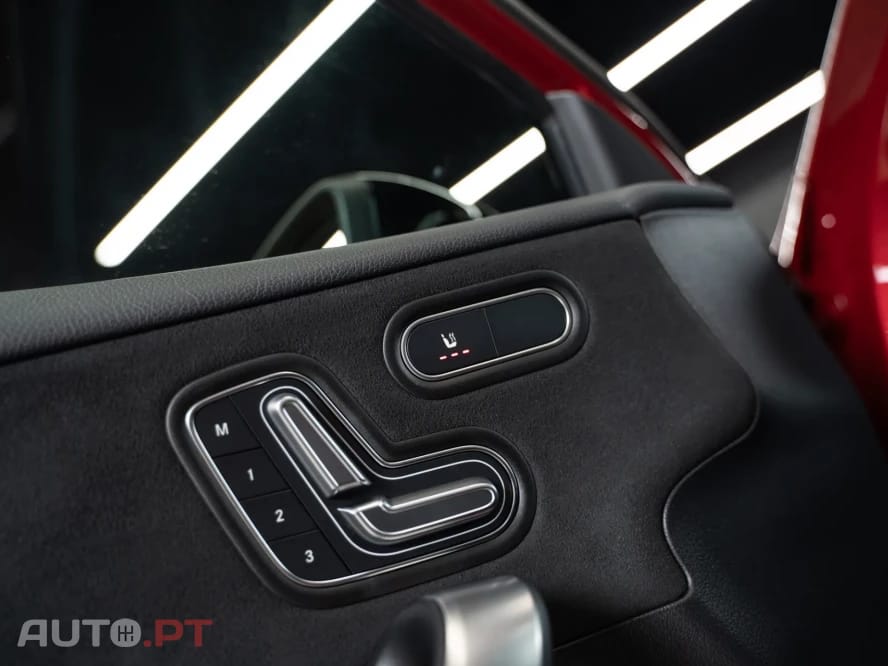 Mercedes-Benz A 250 e AMG Line