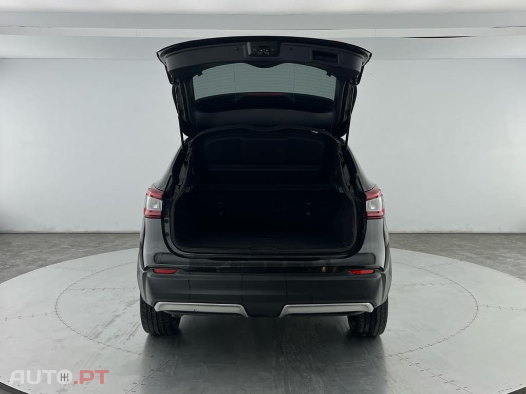 Nissan Qashqai 1.3 DIG-T N-Connecta DCT