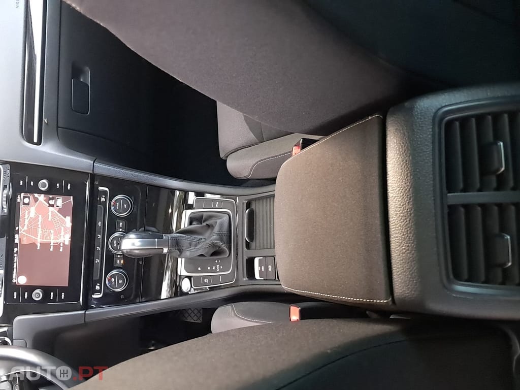 Volkswagen Golf 1.5 eTSI R-Line DSG