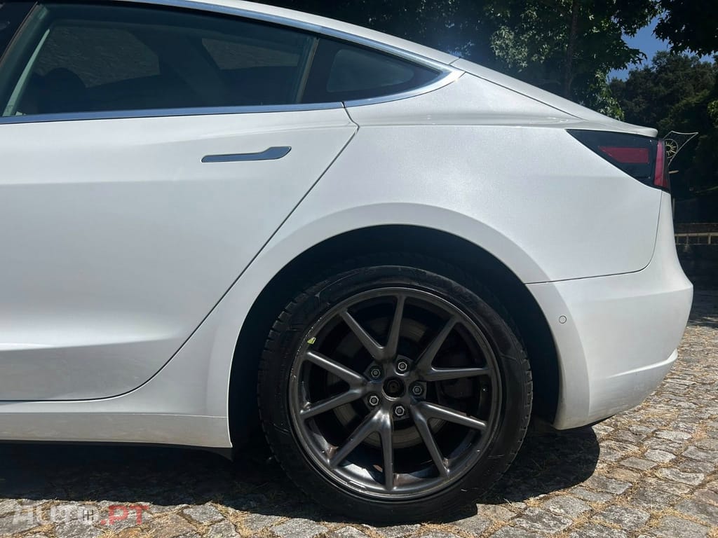Tesla Model 3 SR Plus