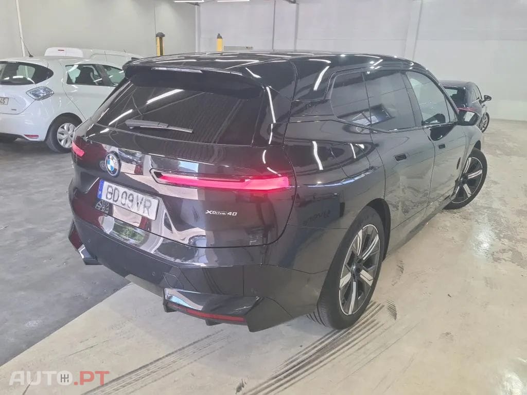 BMW iX xDrive 40