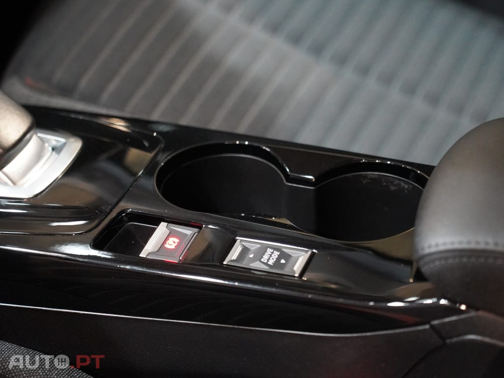 Peugeot E-2008 50 kWh Active