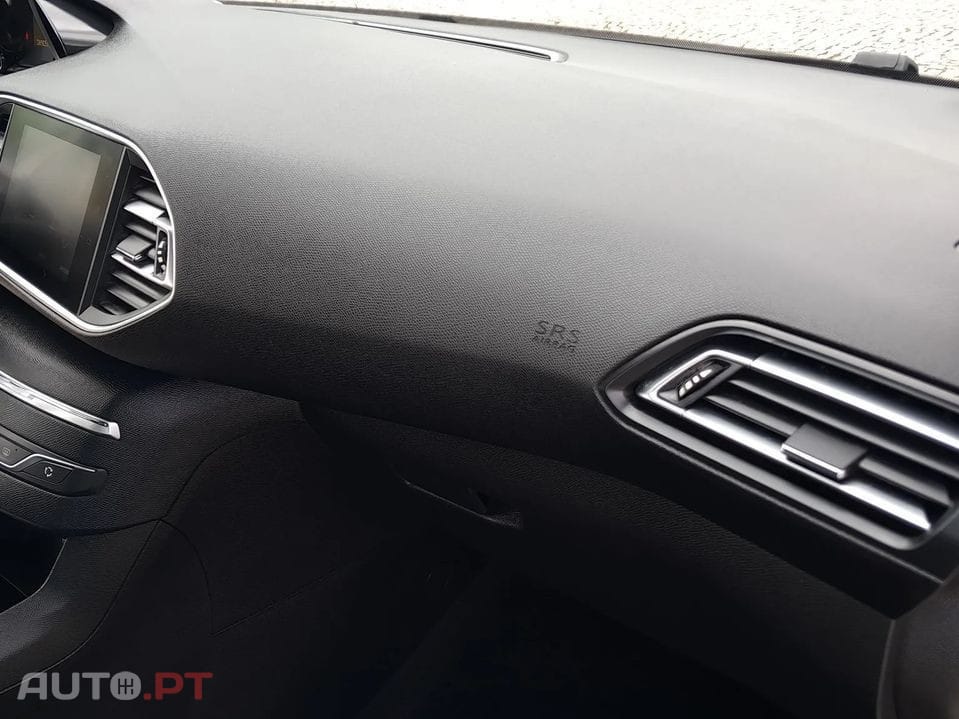 Peugeot 308 1.5 BlueHDi Business Line