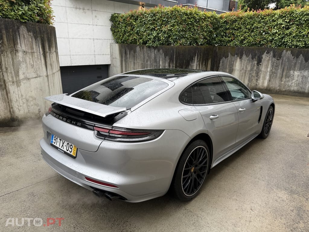 Porsche Panamera 4 E-Hybrid Platinum Edition