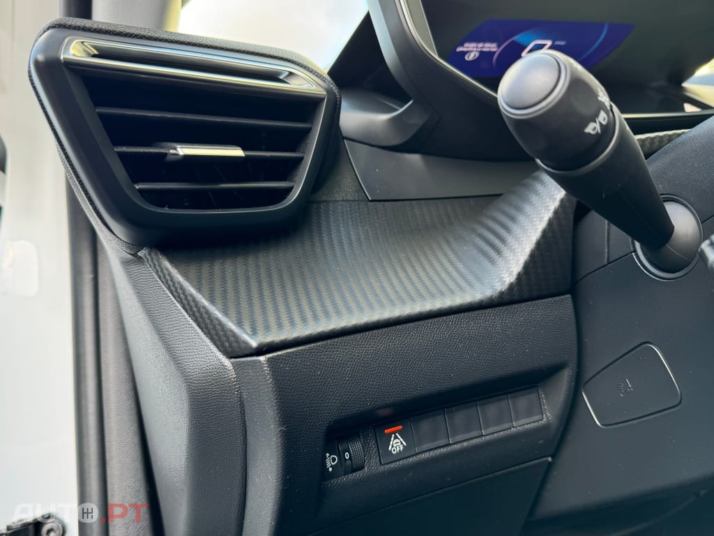 Peugeot E-2008 50 kWh Allure