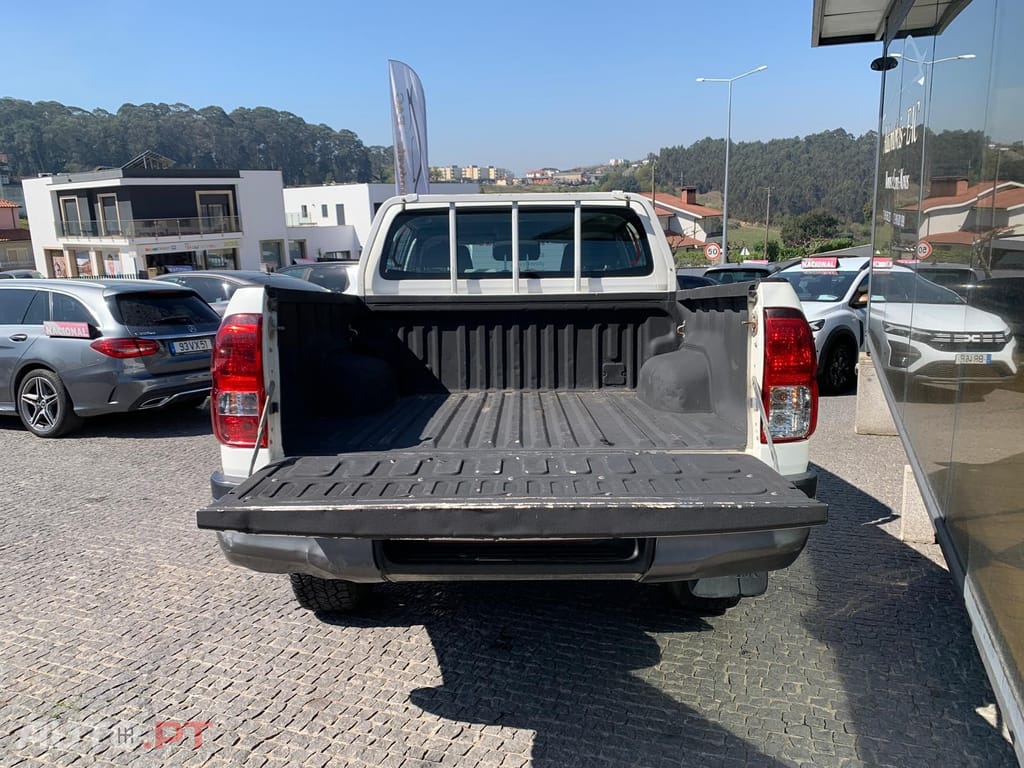 Toyota Hilux 2.4 D-4D 2WD CD