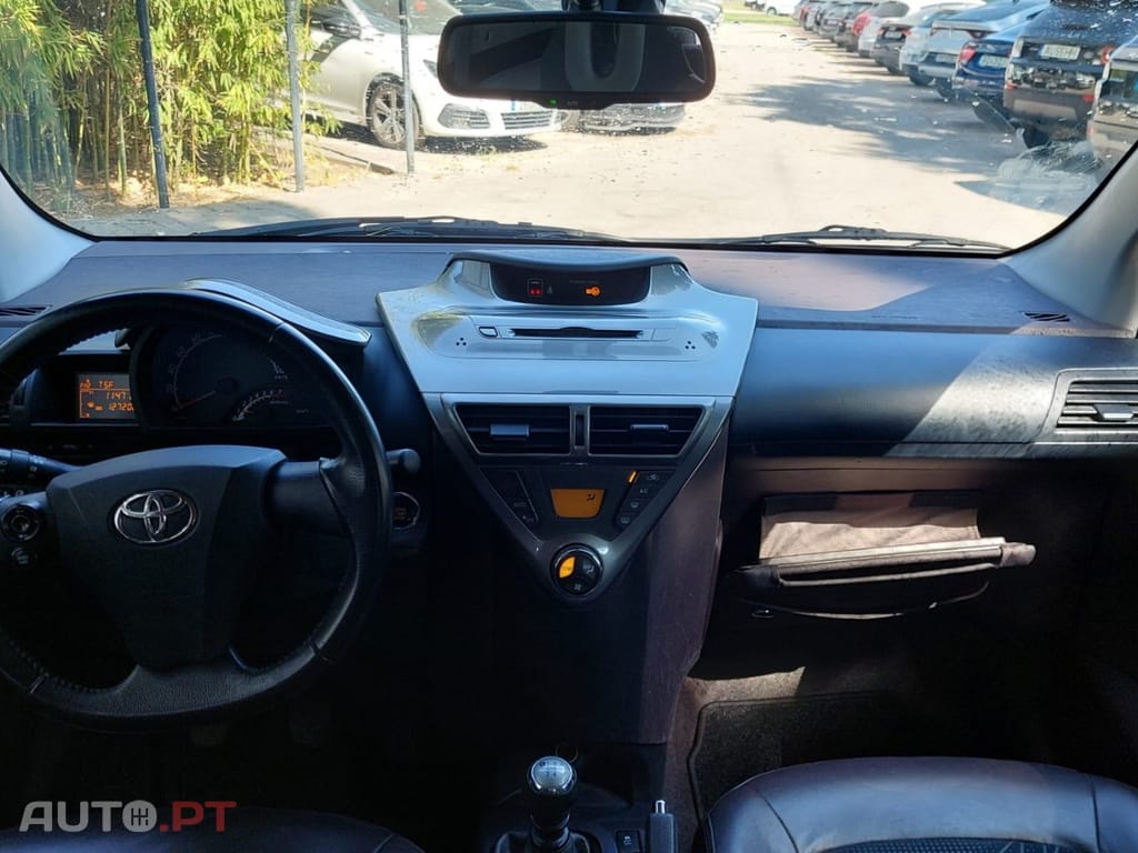 Toyota iQ 1.0 VVT-i