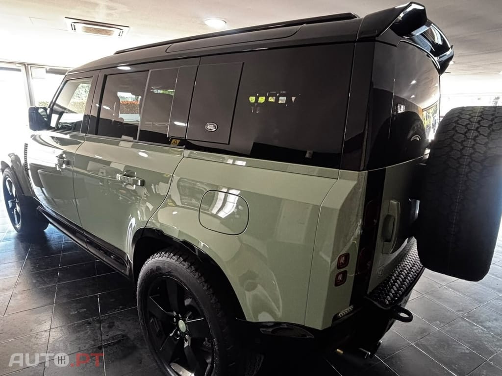 Land Rover Defender 2.0 P300e 110 AWD Trophy Edition Deep Sandglow