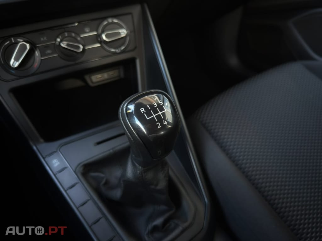 Volkswagen Polo 1.0 Confortline — fotografia 19