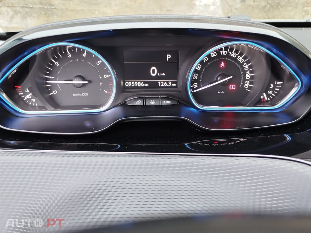 Peugeot 2008 1.2 PureTech Allure EAT6