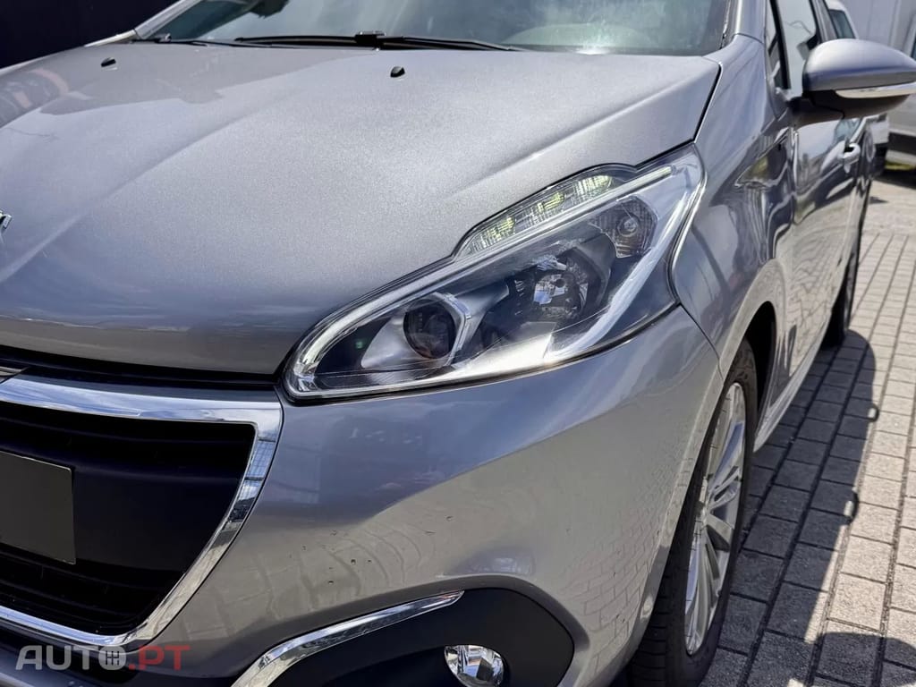 Peugeot 208 1.2 PureTech Signature